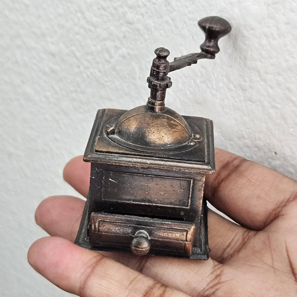 mini die-cast metal collectible old-fashioned‎ coffee grinder pencil sharpener